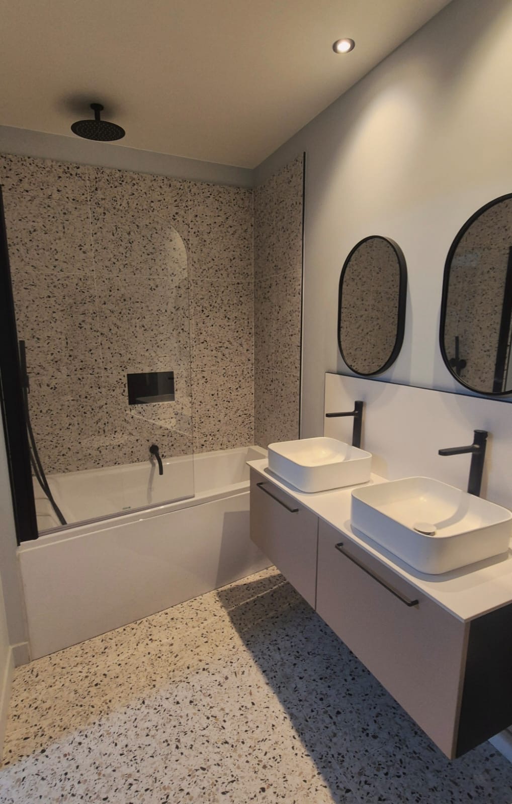 Salle de bain terrazzo double vasque Paris 8e
