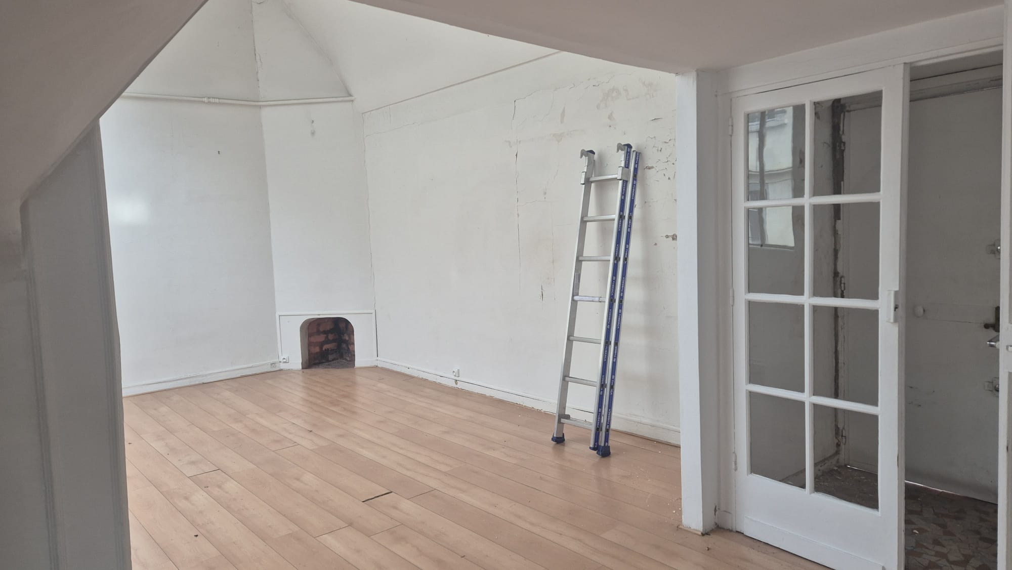 Avant — Pièce avec cheminée duplex Paris 9e